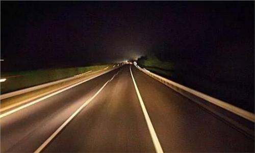 为什么高速公路上没有路灯？