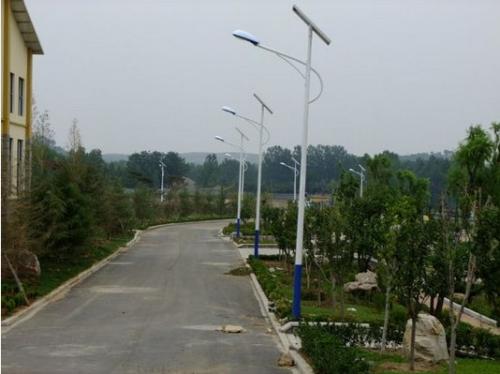发展前景良好但道路曲折的太阳能路灯