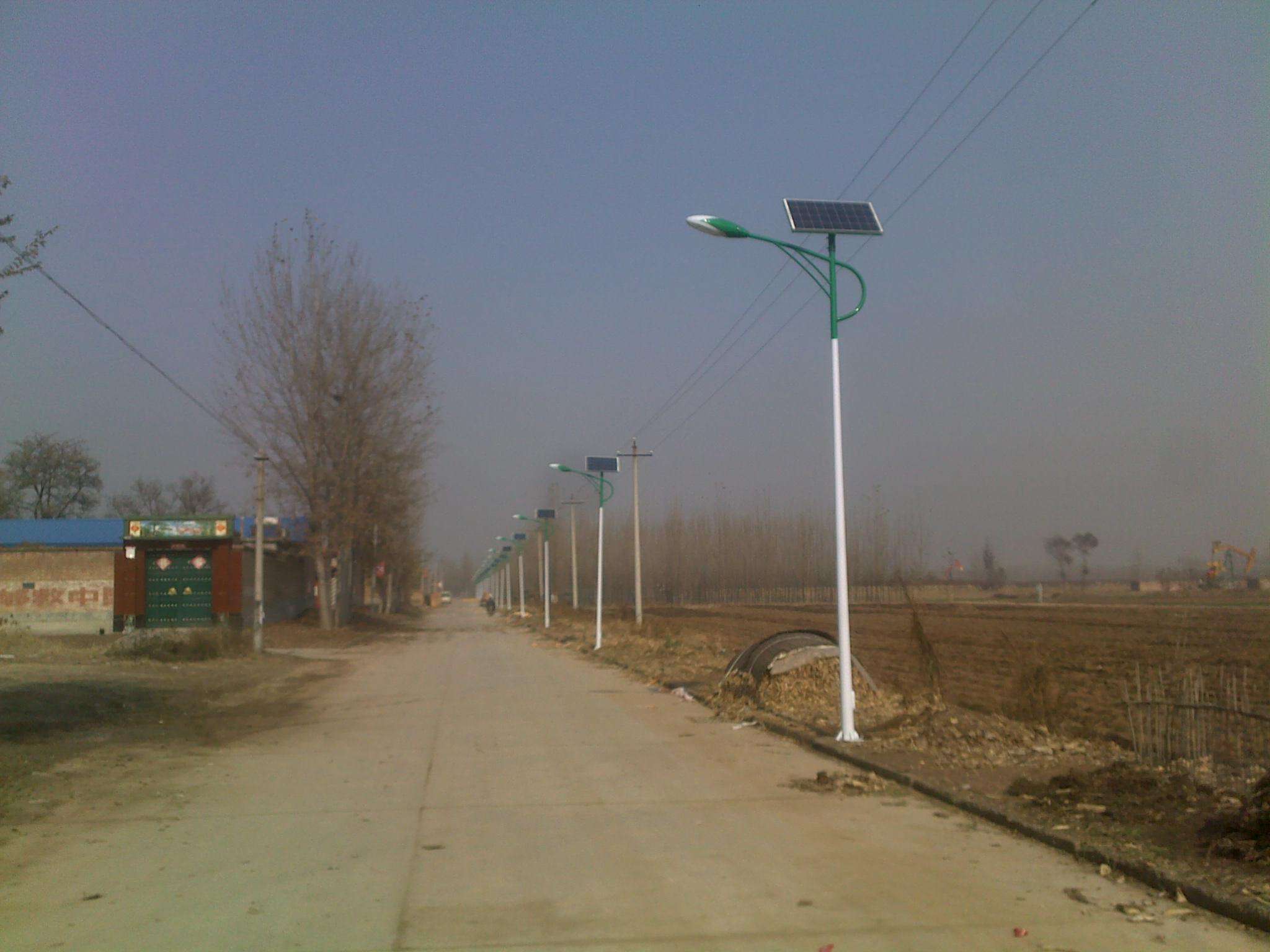 太阳能路灯与LED市电路灯的对比