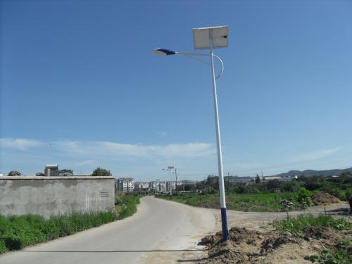 太阳能路灯只能安装在平坦的道路上吗